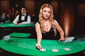 Antarmuka permainan slot meja138 dengan pilihan Aviator dan Sweet Bonanza